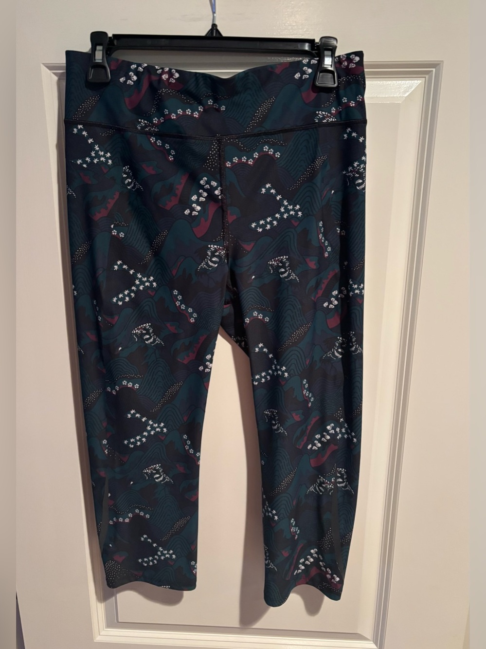 Sweaty Betty Mountain Top Print Leggings Size L Teal Burgundy Zip Pocket